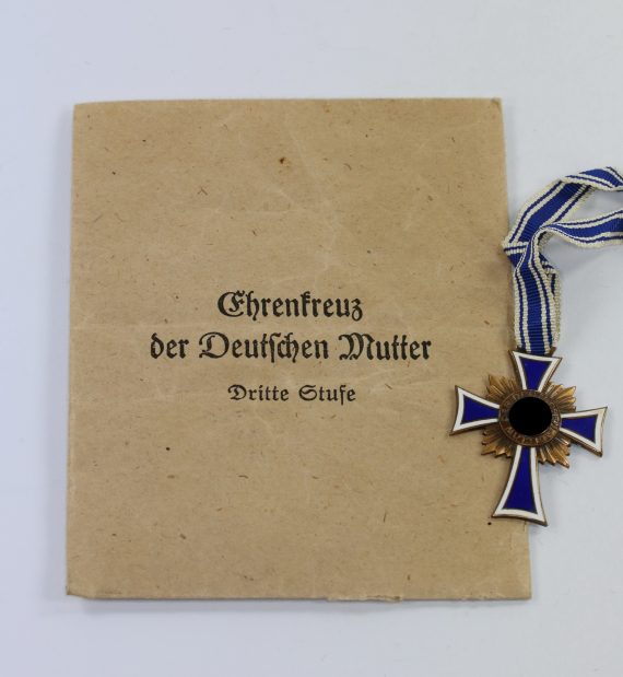 mutterkreuz_in_bronze_in_tuete_1__1