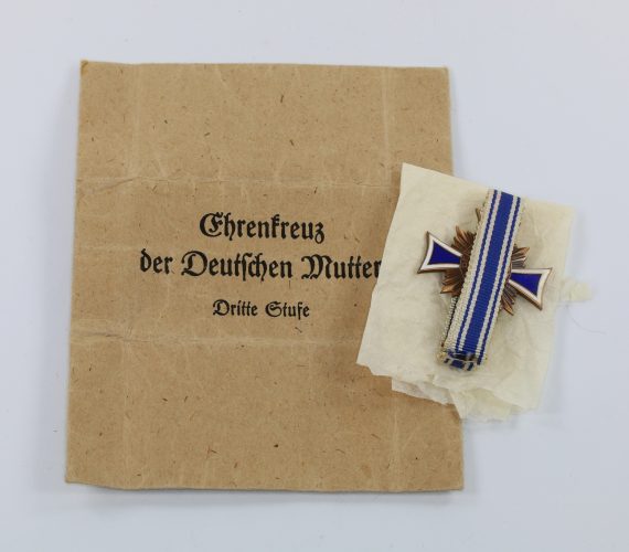 mutterkreuz_in_bronze_in_verleihungst_te_klein_quenzer_1_