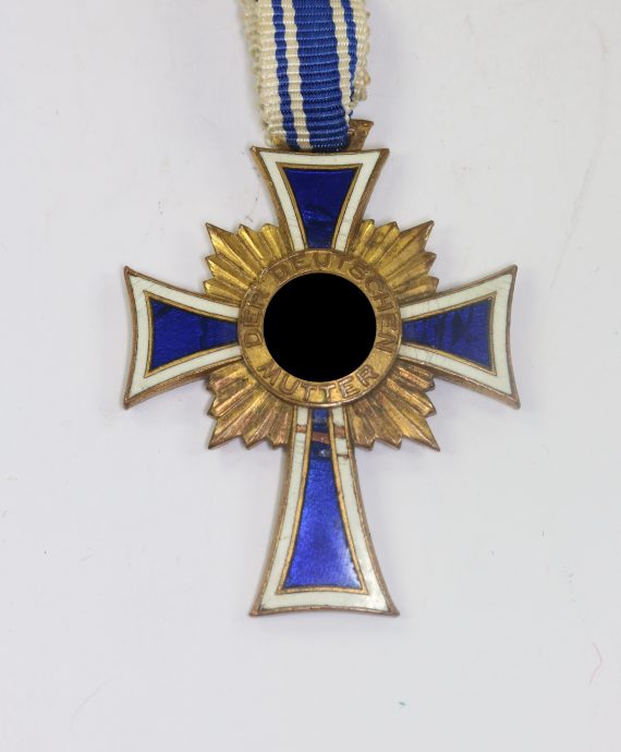 mutterkreuz_in_gold_ehrenkreuz_der_deutschen_mutter_1__1_1