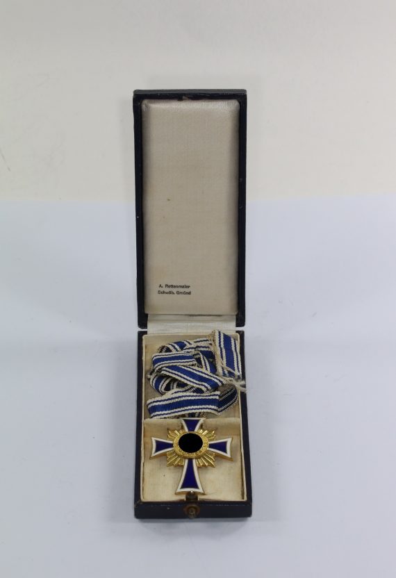 mutterkreuz_in_gold_im_etui_a