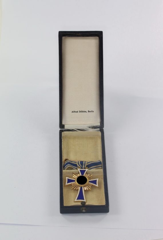 mutterkreuz_in_gold_im_etui_alfred_st_bbe_berlin_1__1_1