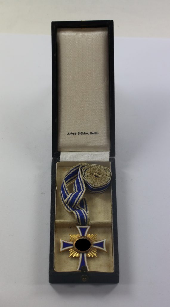 mutterkreuz_in_gold_im_etui_alfred_st_bbe_berlin_1__1_3_4nd