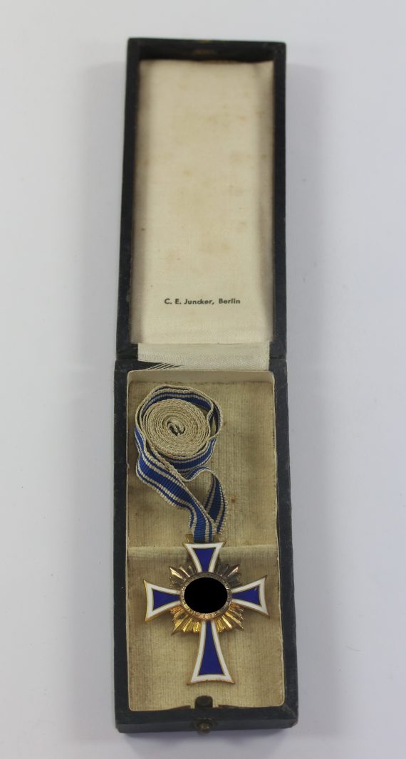 mutterkreuz_in_gold_im_etui_c
