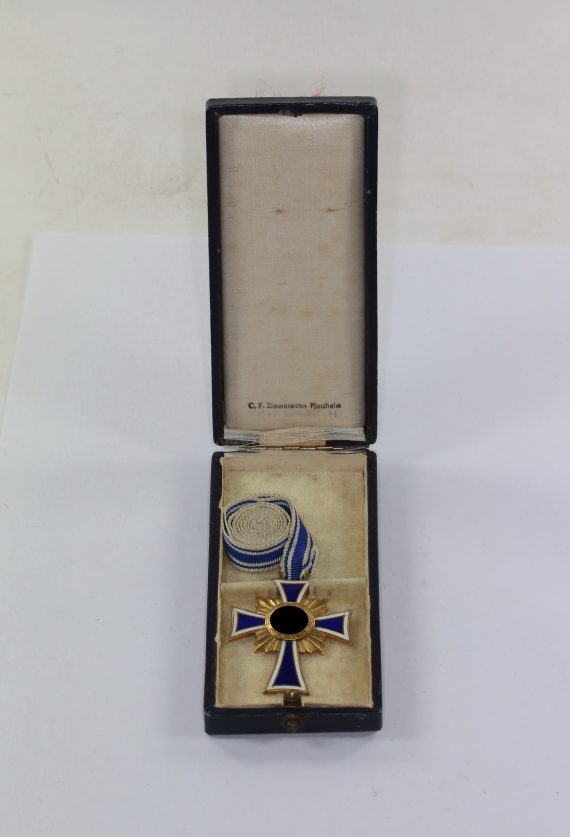 mutterkreuz_in_gold_im_etui_c