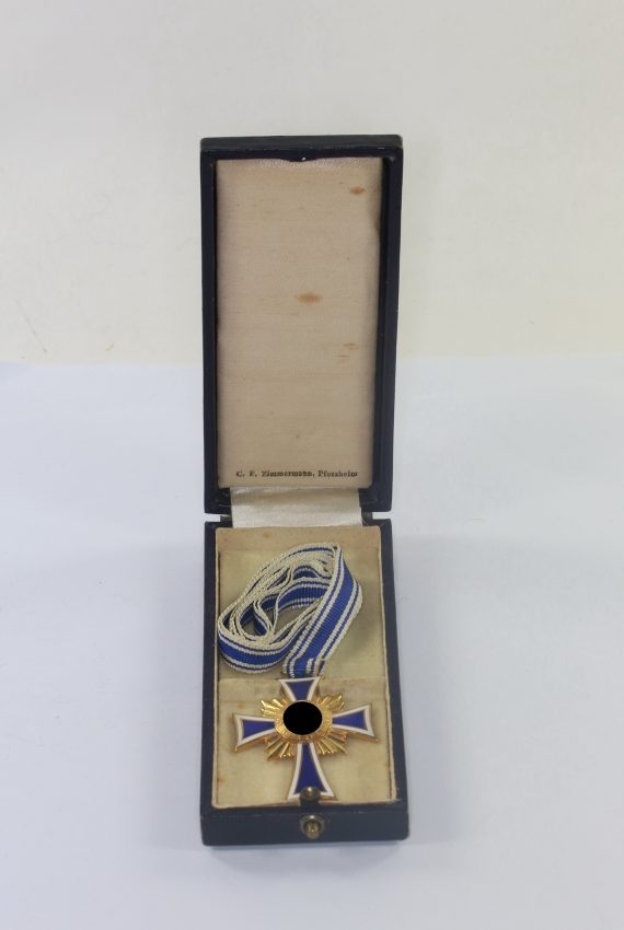 mutterkreuz_in_gold_im_etui_c