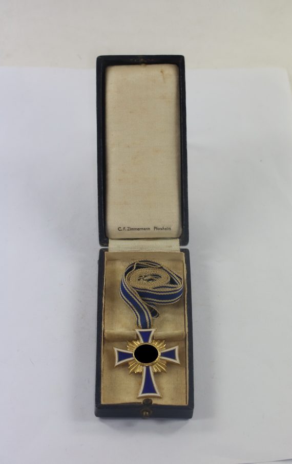 mutterkreuz_in_gold_im_etui_c