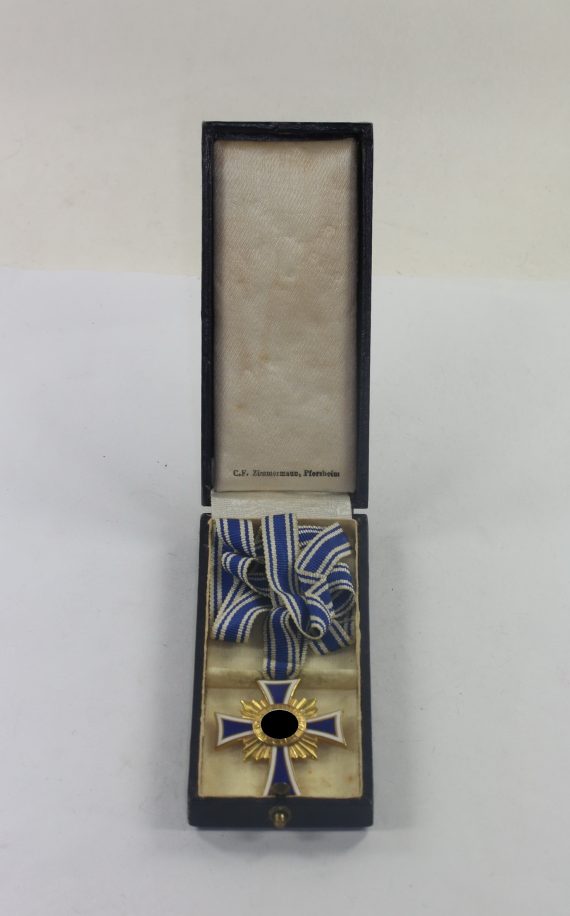mutterkreuz_in_gold_im_etui_c