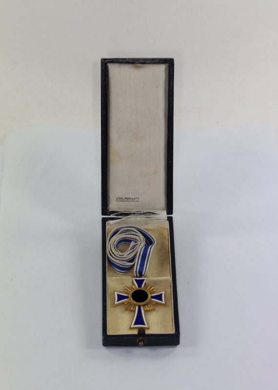 mutterkreuz_in_gold_im_etui_carl_poellath_schrobenhausenobb_1__1