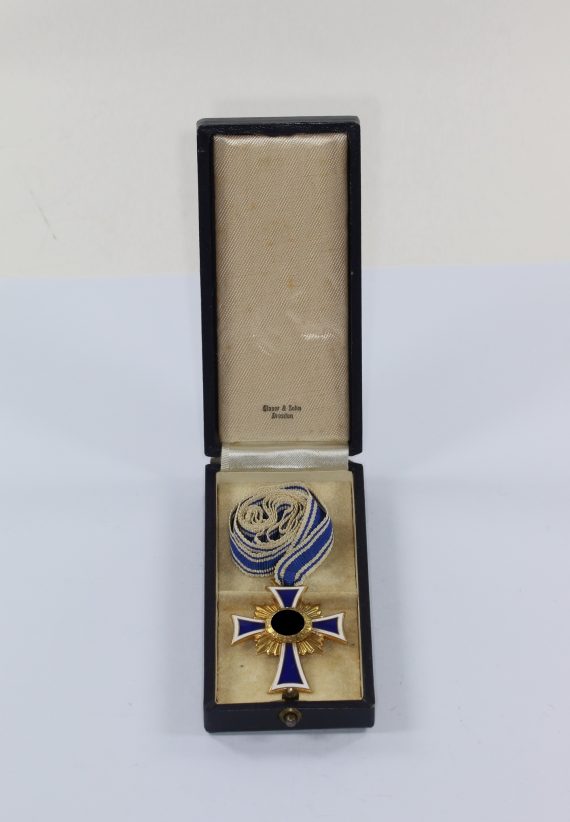 mutterkreuz_in_gold_im_etui_glaser_sohn_dresden_1__1