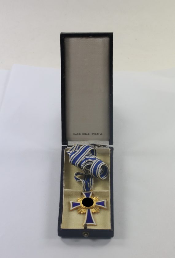 mutterkreuz_in_gold_im_etui_hans_gnad_wien_vii_1__1_4nd