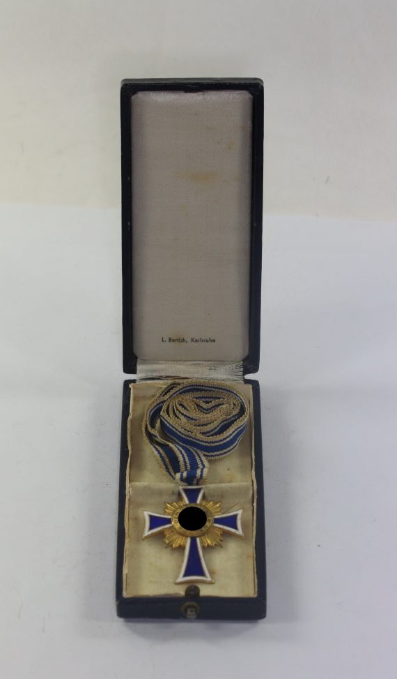 mutterkreuz_in_gold_im_etui_l