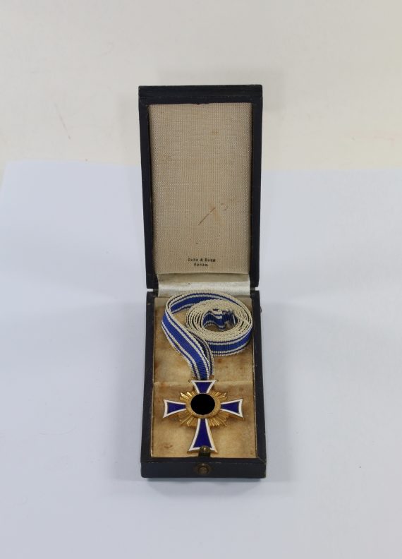 mutterkreuz_in_gold_im_etui_ochs_bonn_hanau_1__1
