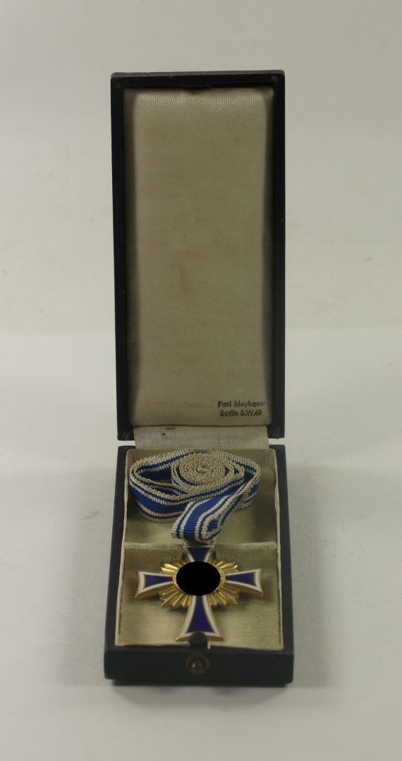 mutterkreuz_in_gold_im_etui_paul_meybauer_berlin_s