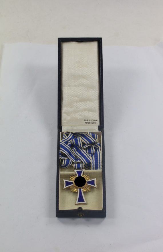 mutterkreuz_in_gold_im_etui_paul_meybauer_berlin_s