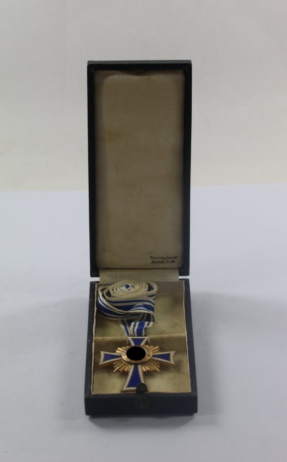 mutterkreuz_in_gold_im_etui_paul_meybauer_berlin_s