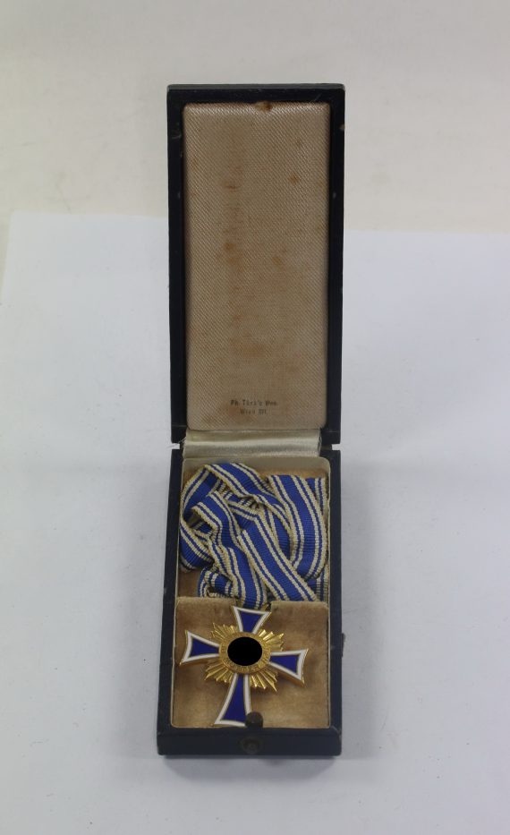 mutterkreuz_in_gold_im_etui_ph