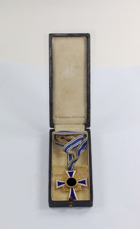 mutterkreuz_in_gold_im_etui_r