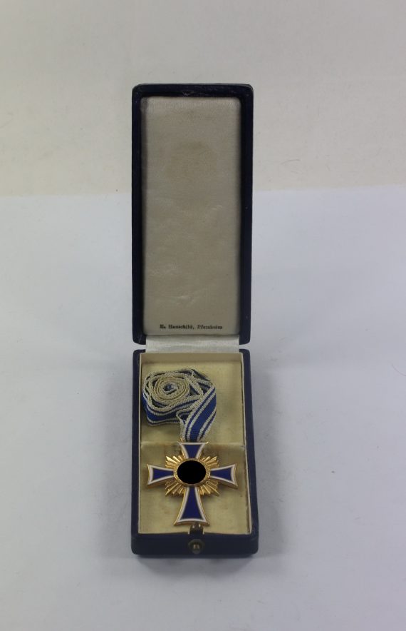 mutterkreuz_in_gold_im_etui_r