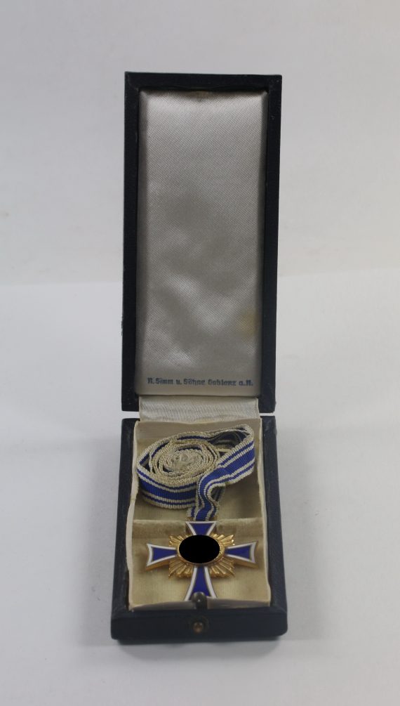 mutterkreuz_in_gold_im_etui_r