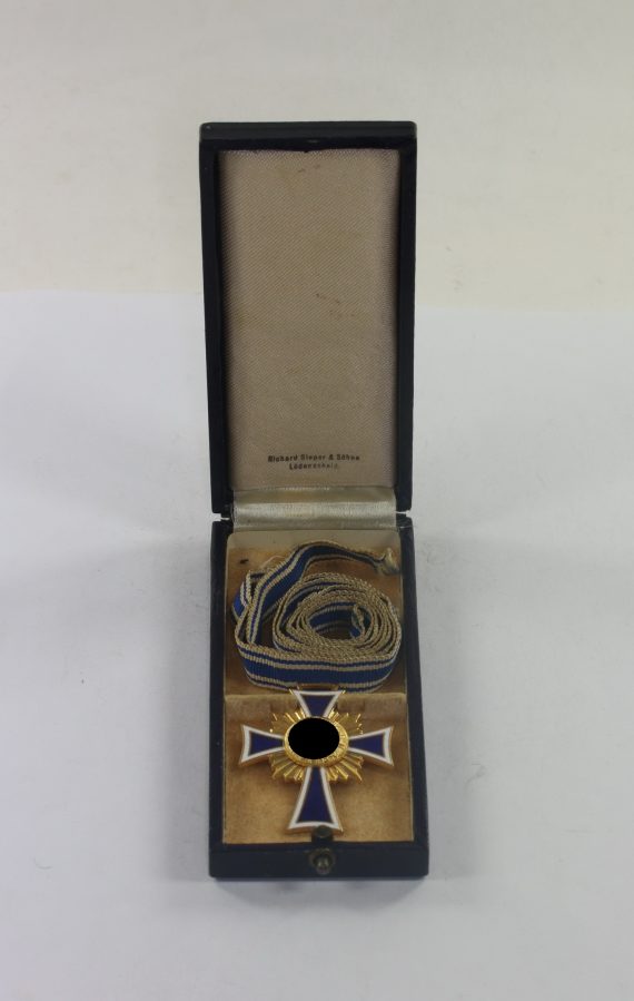 mutterkreuz_in_gold_im_etui_riechard_sieper_s_hne_l_denscheid_10__1_4nd