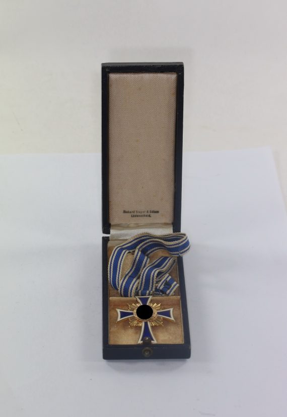 mutterkreuz_in_gold_im_etui_riechard_sieper_s_hne_l_denscheid_1__1
