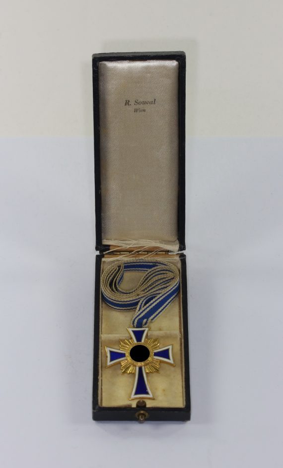 mutterkreuz_in_gold_im_etui_rudolf_souval_wien_1__1