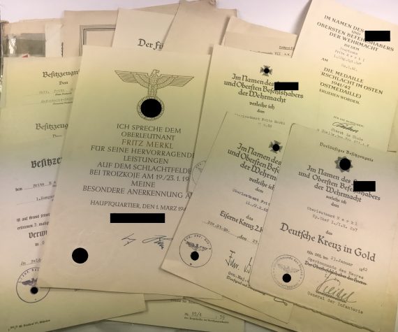 nachlass_des_tr_gers_des_deutschen_kreuzes_in_gold_und_der_anerkennungsurkunde_fritz_merkl_1__1