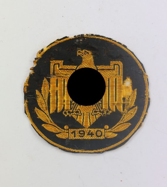 nationalsozialistischer_reichsbund_f_r_leibes_bungen_nsrl_mitgliedsabzeichen_f_r_den_sportanzug_1940_1__1_4nd