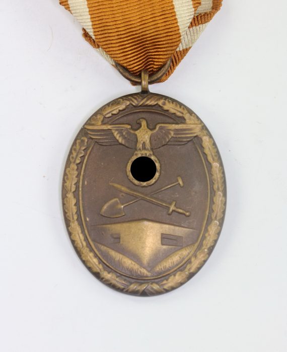 original_deutsches_schutzwallehrenzeichen_buntmetall_1__1