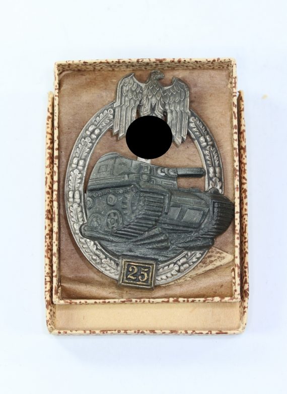 panzerkampfabzeichen_in_silber_mit_einsatzzahl_25_jfs_in_verleihungsschachtel_1__1