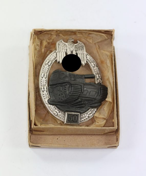 panzerkampfabzeichen_in_silber_mit_einsatzzahl_50_jfs_in_verleihungsschachtel_1__1