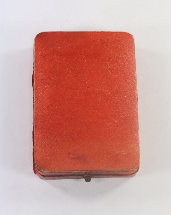 rotes_etui_ehrenkreuz_f_r_frontk_mpfer_treue_um_treue_1_