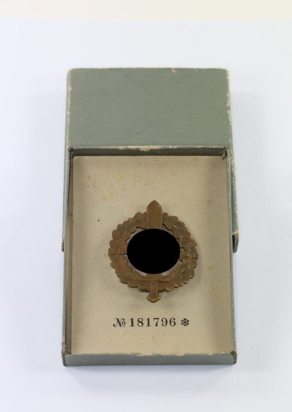 sawehrabzeichen_in_bronze_hersteller_schneider_in_nummerngleicher_verleihungsschachtel_1__1