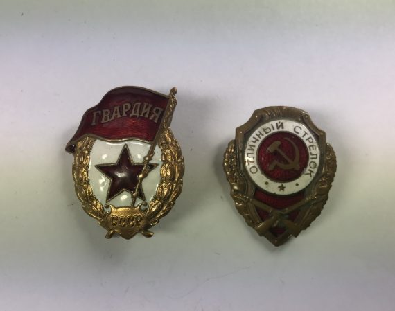 sowjetunion_besteinfanterist_und_gardeabzeichen_1_