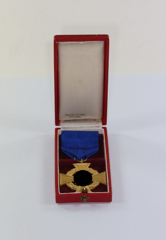 treudienstehrenzeichen_in_gold_40_jahre_im_etui_deschler_sohn_1__1_1
