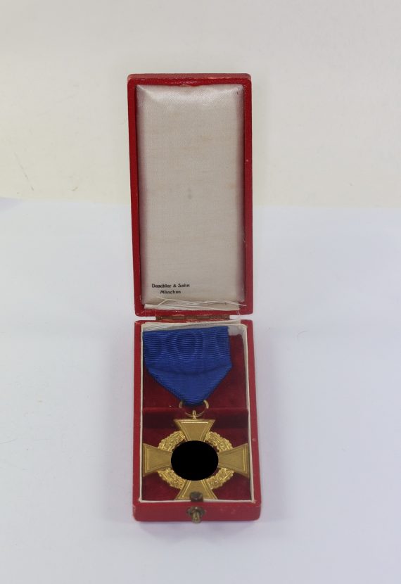 treudienstehrenzeichen_in_gold_40_jahre_im_etui_deschler_sohn_m_nchen_1__1_4nd