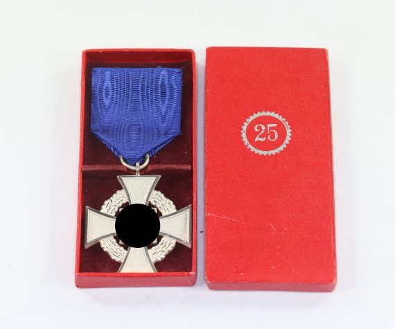 treudienstehrenzeichen_in_silber_25_jahre_im_etui_paul_meybauer_ordensfabrik_berlin_sw_68_1__1