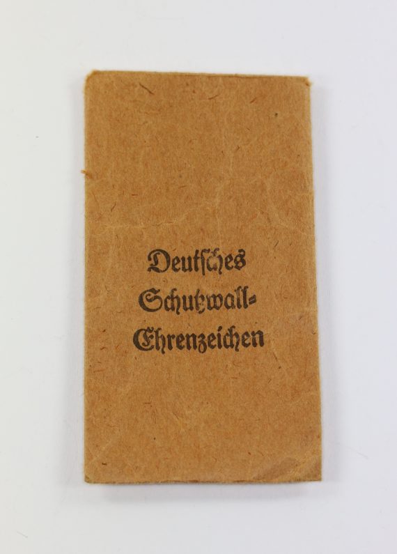 verleihungstuete_deutsches_schutzwall_ehrenzeichen_deschler_1_