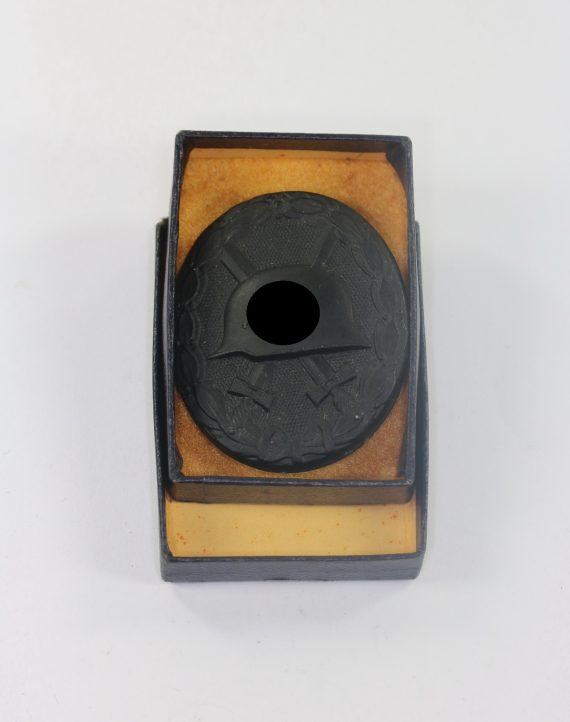 verwundetenabzeichen_in_schwarz_1939_deschler_sohn_in_ldo_schachtel_l10_1__1