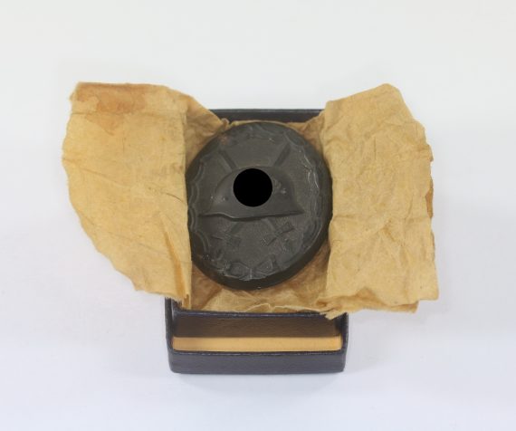 verwundetenabzeichen_in_schwarz_in_ldo_verkaufsschachtel_1__1_1