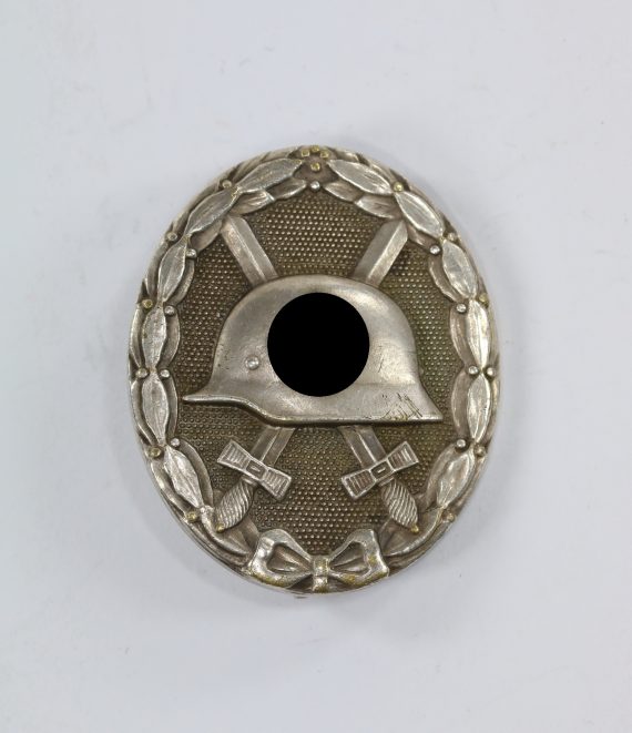 verwundetenabzeichen_in_silber_hersteller_30_hauptmuenzamt_wien_1__1