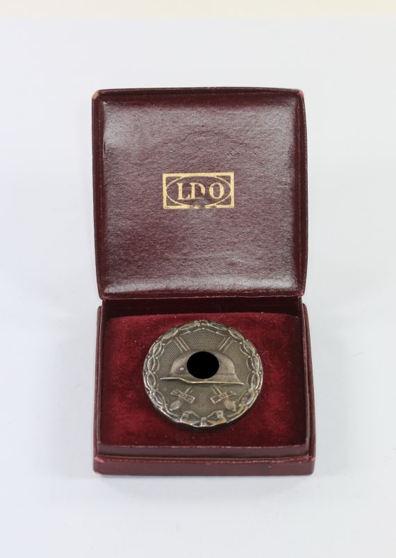 verwundetenabzeichen_in_silber_hersteller_l14_im_ldo_etui_1__1