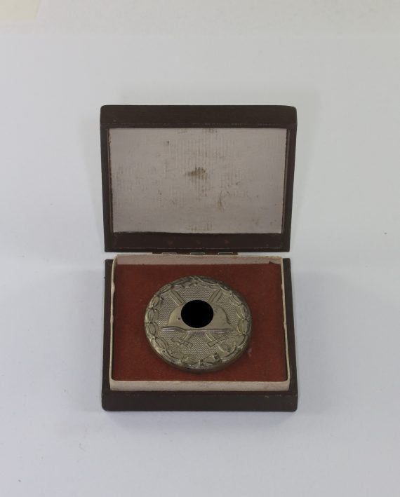 verwundetenabzeichen_in_silber_im_etui_1__1