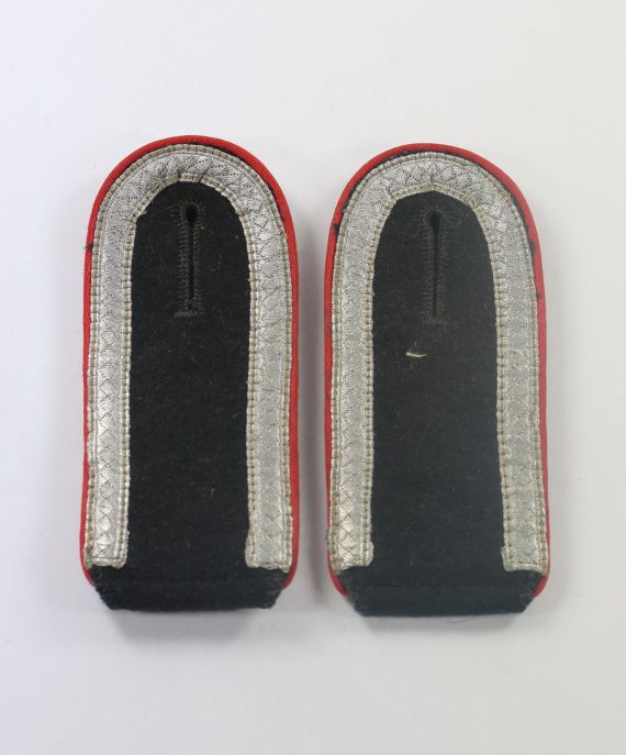 waffen_ss_paar_schwarze_schulterklappen_artillerie_f_r_einen_soldaten_1__4nd