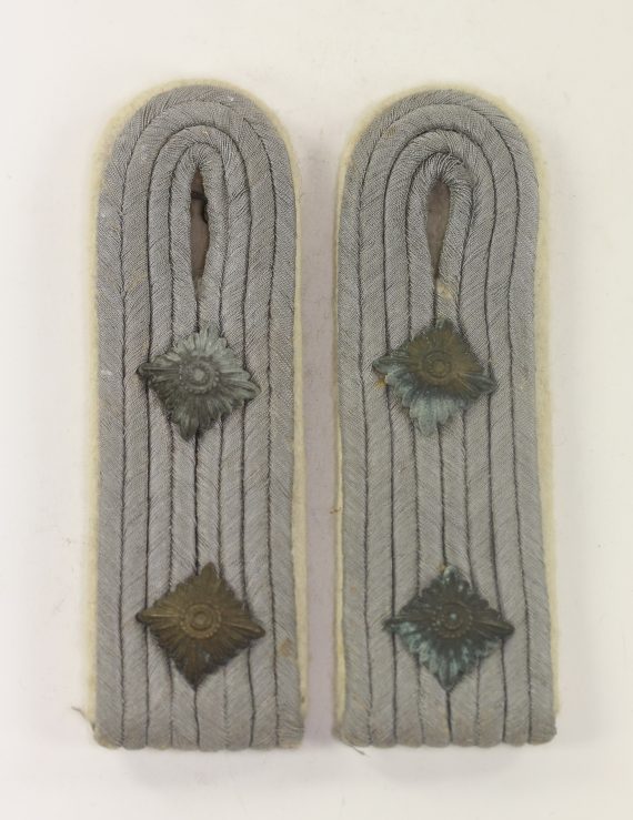 wehrmacht_heer_paar_schulterklappen_f_r_einen_hauptmann_der_infanterie_waffenfarbe_wei_1_