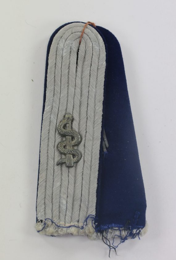 wehrmacht_heer_paar_schulterklappen_f_r_einen_leutnant_der_sanit_ttruppe_1_
