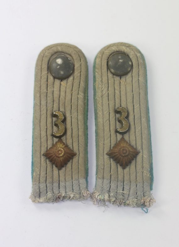 wehrmacht_heer_paar_schulterklappen_f_r_einen_oberleutnant_kraftfahrabteilung_3_1__4nd