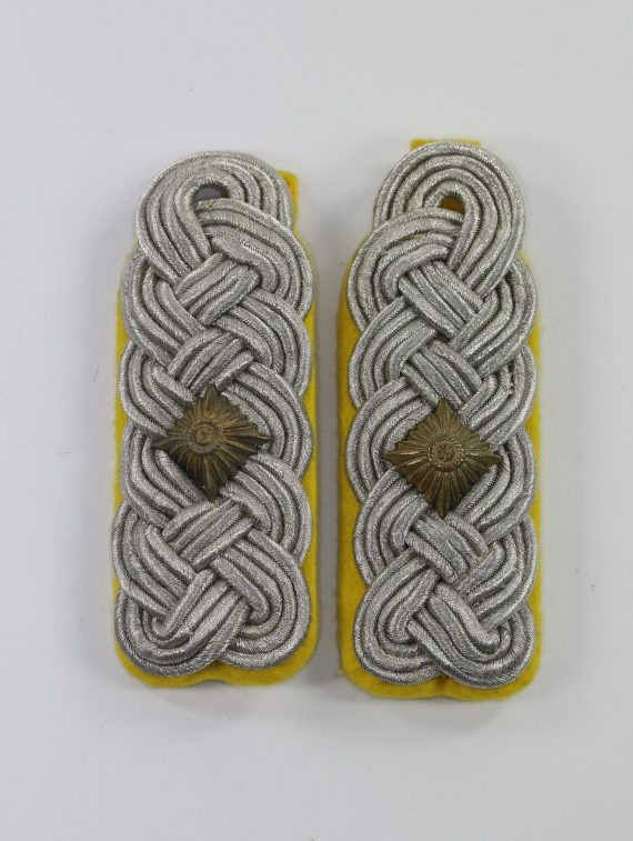 wehrmacht_heer_paar_schulterklappen_f_r_einen_oberstleutnant_der_nachrichtentruppe_1_
