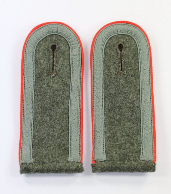 wehrmacht_heer_paar_schulterklappen_f_r_einen_unteroffizier_der_artillerie_sturmartillerie_1_