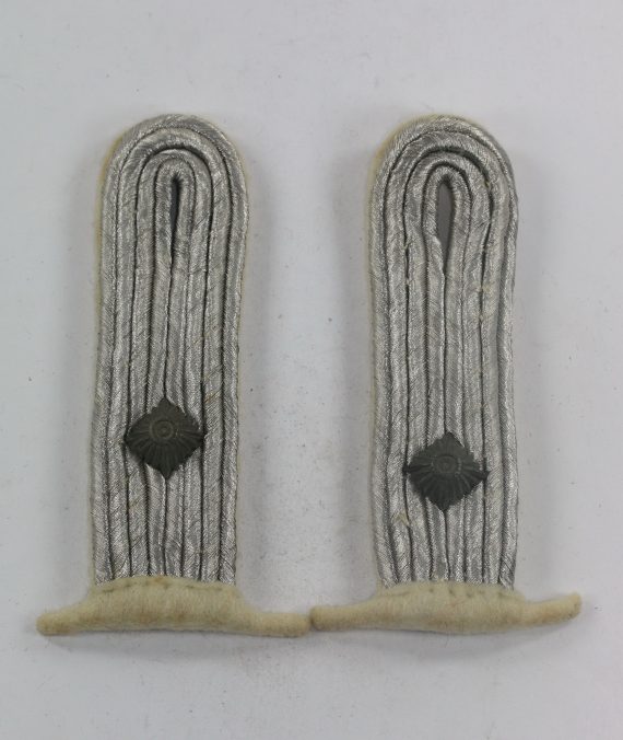 wehrmacht_heer_paar_schulterklappen_oberleutnant_der_infanterie_1__4nd